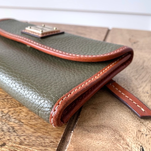 Dooney & Bourke Continental Clutch Wallet - Picture 4 of 6